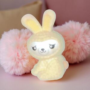 Topps I Love Bunnies Spring Edition Finley #3 Figure A32